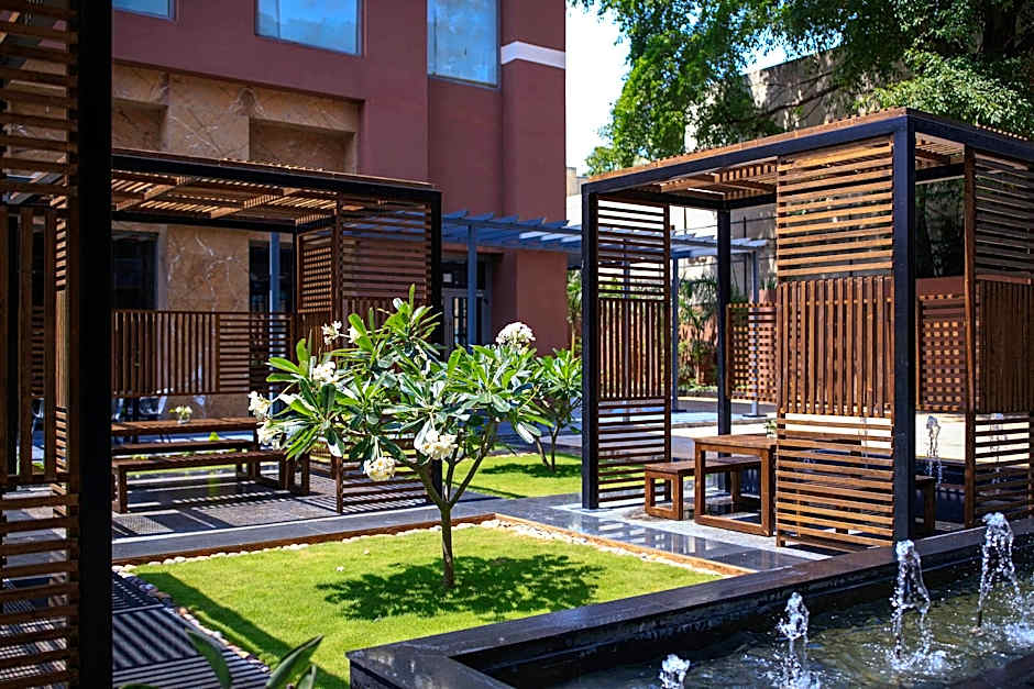 Renaissance by Marriott Bengaluru Race Course Hotel