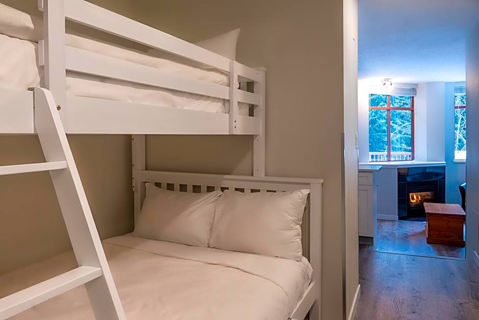 Alpenglow Lodge Family Studio with Murphy Bed by MVA