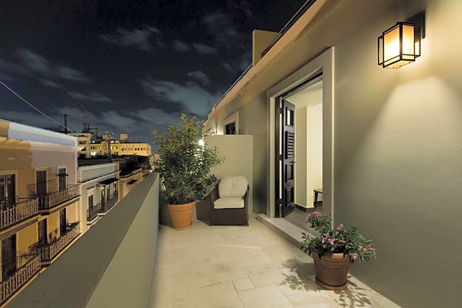 Decanter Hotel