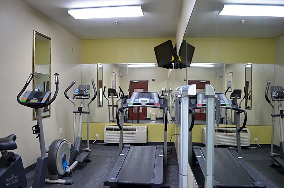 Super 8 by Wyndham Irving/DFW Apt/North