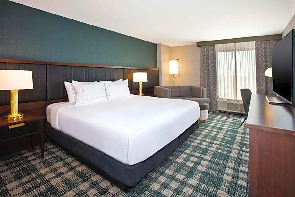 DoubleTree by Hilton Lansing
