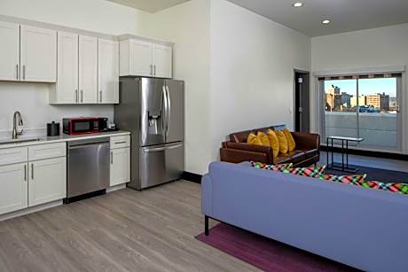 Two-Bedroom Suite with One King Bed and Two Queen Beds