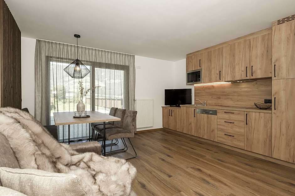 Aparthotel Familiaris - Family Apartments - Pools & Spa in Dolomites