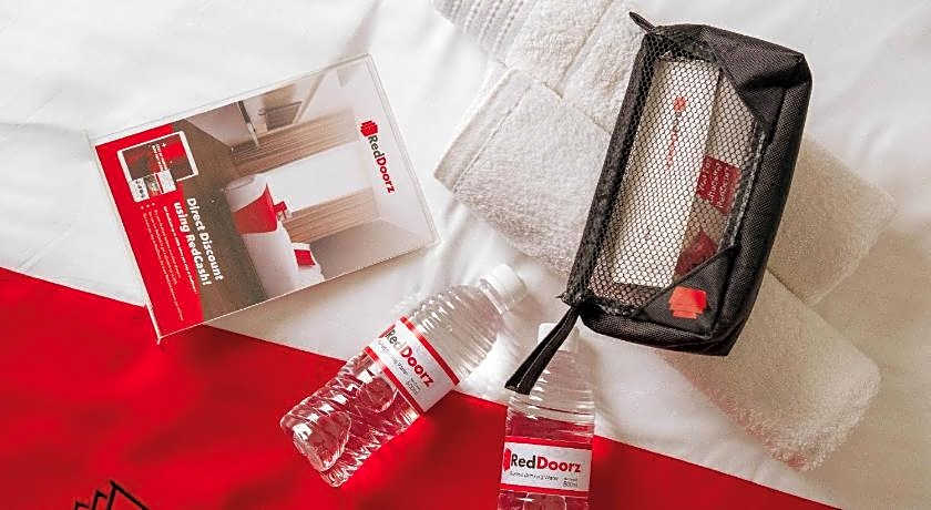 RedDoorz Plus @ Costa Roca Balamban