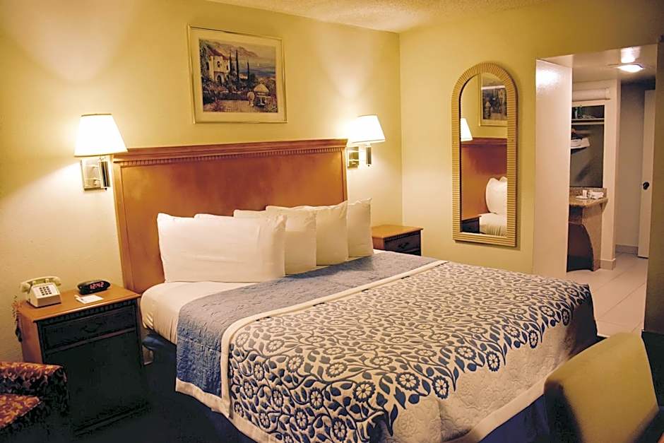 Days Inn by Wyndham Anaheim Near the Park