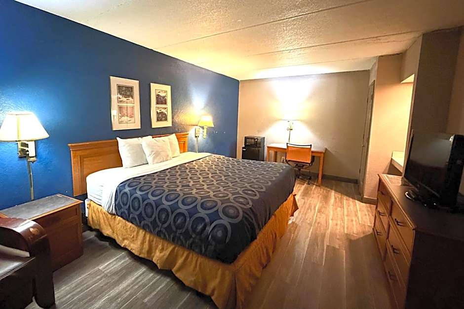 Photo 1 of 6 of King Bed Accessible Non-Smoking