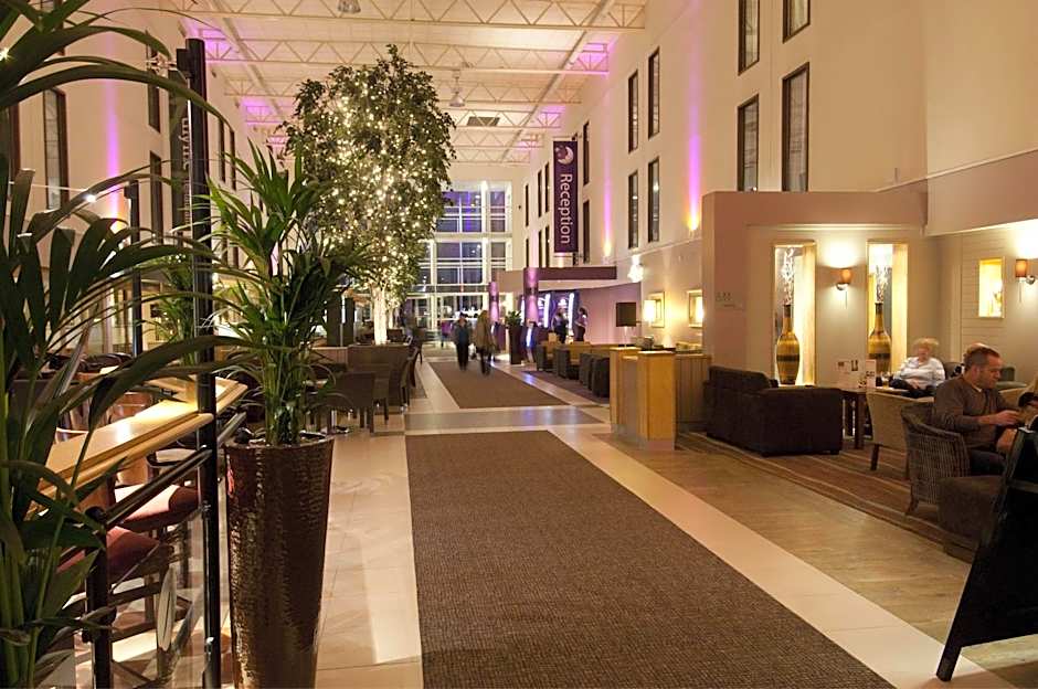 Premier Inn London Heathrow Airport T2 & T3 - Bath Road