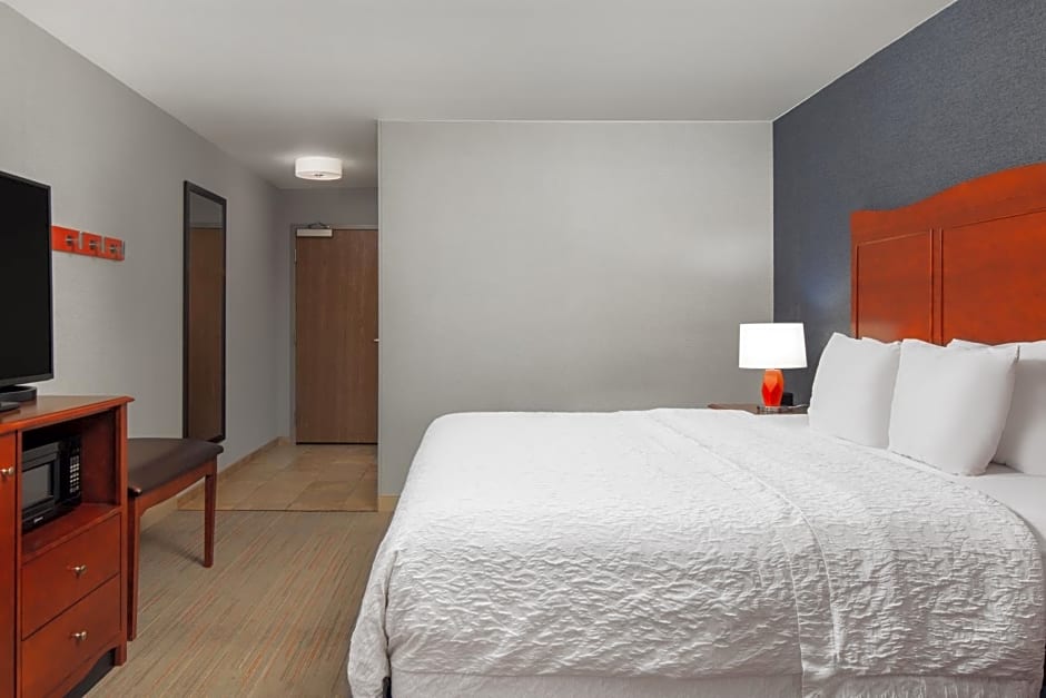 Newly Renovated - Hampton Inn Medford