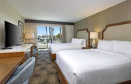 2 Queen Beds Marina View