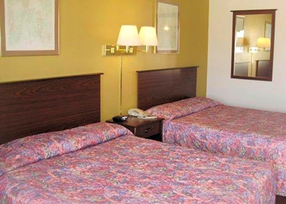 Photo 1 of 1 of 2 Queen Beds, Smoking