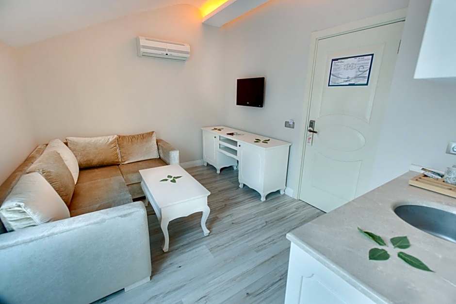 Pinehill Hotel & Suites