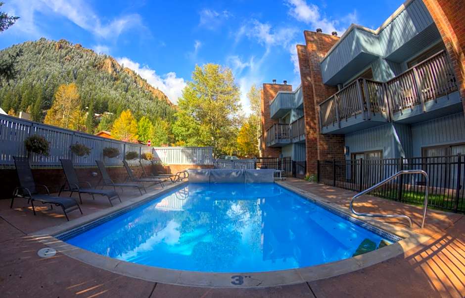 Shadow Mountain Lodge