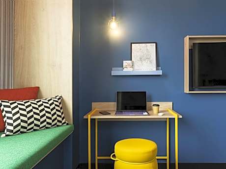 Deluxe Corner Twin Room