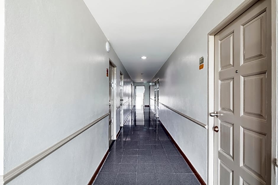 Livotel Express Hotel Bang Kruai Nonthaburi (SHA Extra Plus)