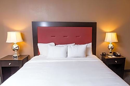DoubleTree by Hilton Hotel Raleigh - Brownstone - University – Raleigh, NC