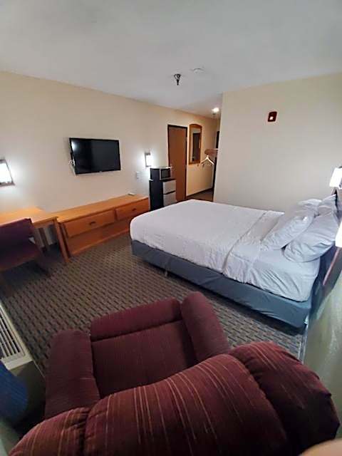 Hibbing Inn and Suites