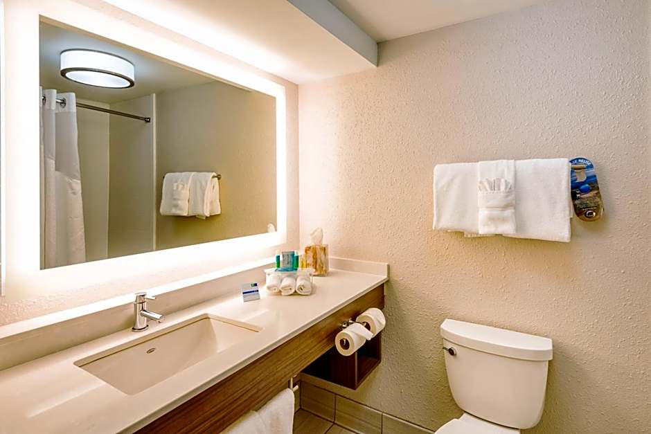 Holiday Inn Express Charleston US Highway 17 & I-526 By IHG
