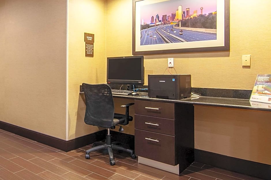 Comfort Suites NW Dallas Near Love Field