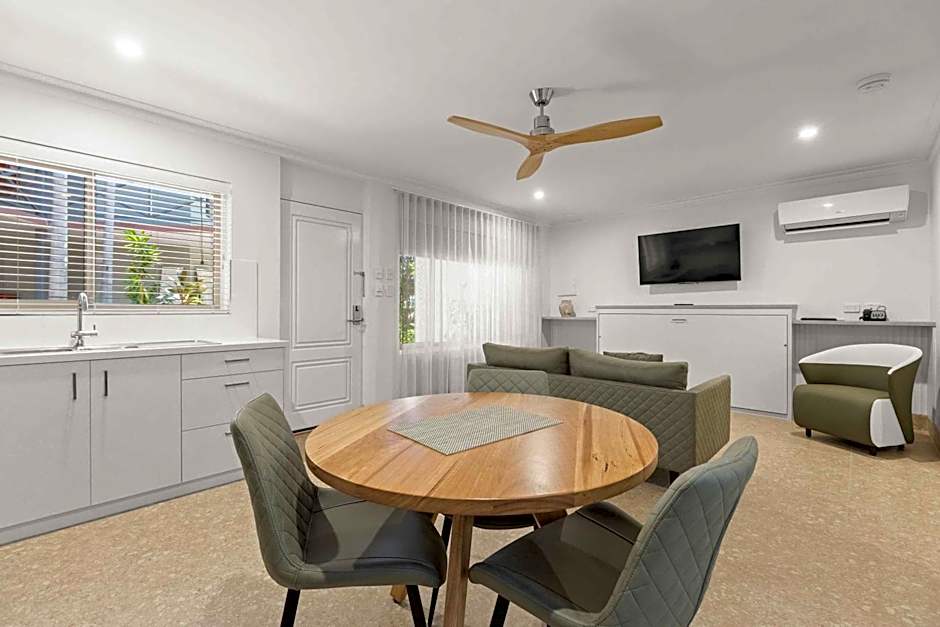 Moonlight Bay Suites