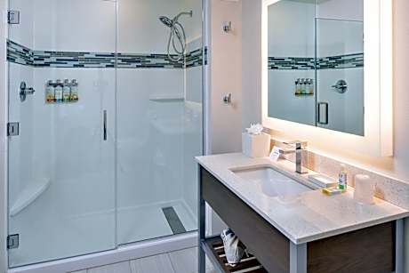 2 Queen Beds Standard Walk In Shower