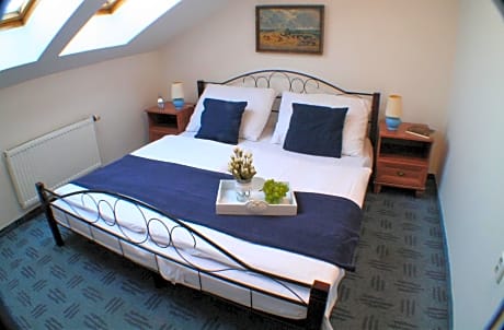 Apartment (2-4 Adults)