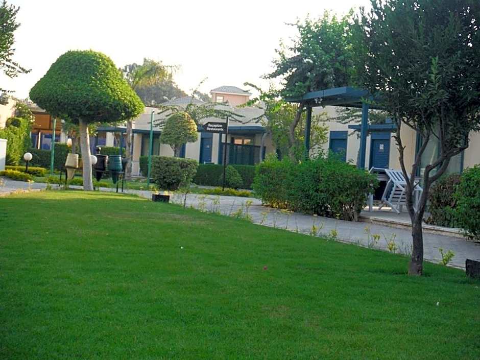 Cairo Pyramids Hotel