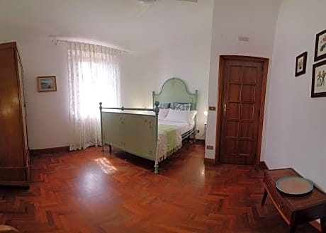 Double Room with Private External Bathroom