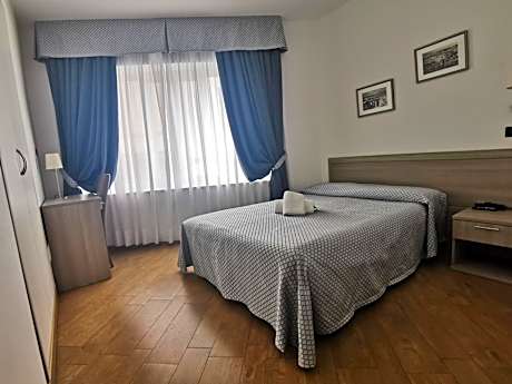 Single Room with French Bed