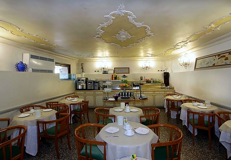 Hotel San Moise