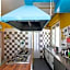 Sunflower Beach Backpacker Hostel & Bar