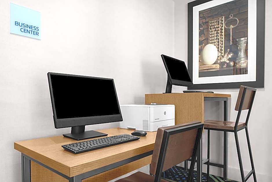 Holiday Inn Express & Suites Woodside LaGuardia Airport By IHG