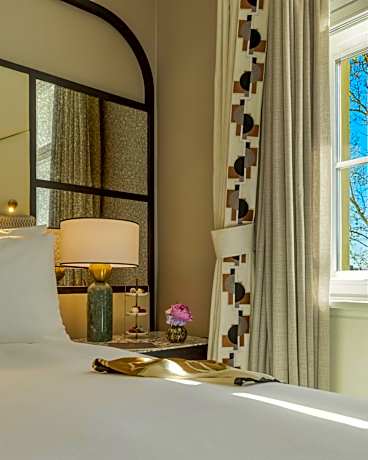 Esplanade Deluxe king