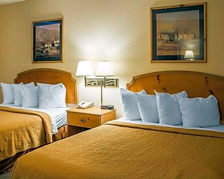 2 Queen Beds, Smoking