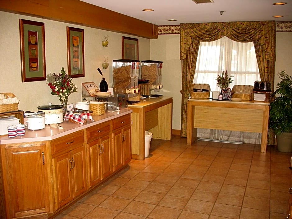 Country Inn & Suites by Radisson, Holland, MI