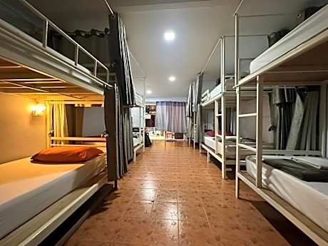 Bed in 10-Bed Mixed Dormitory Room