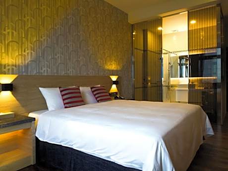 Standard Queen Room