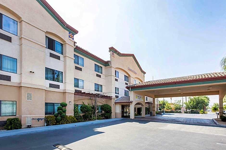 Comfort Suites