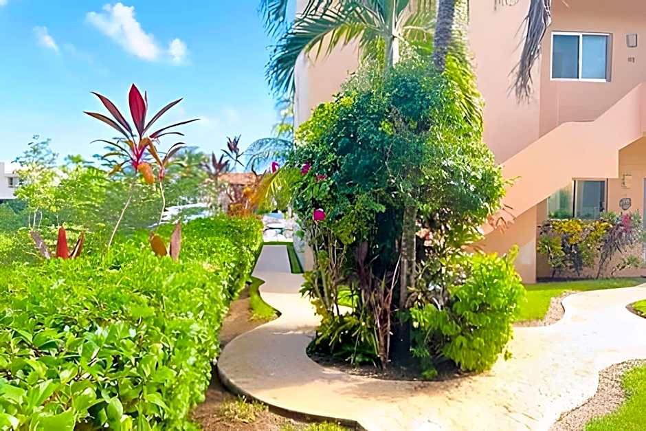 Cozy Place/WiFi/Beach 10 min Walk/Private Pool