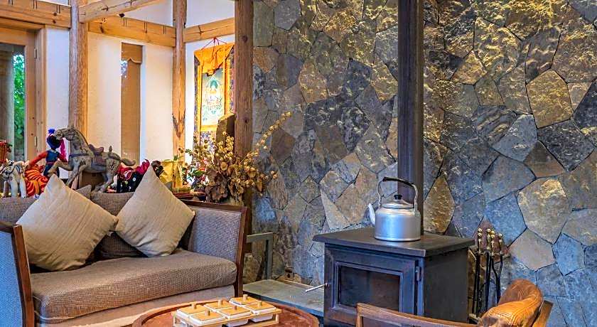 Arro Khampa by Zinc Journey Lijiang
