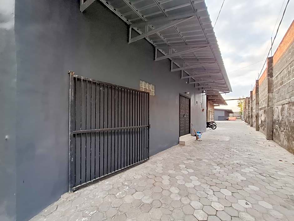 Homestay Sido Joyo near Sunrise Mall Mitra RedDoorz