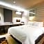 Avenue Hotel