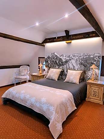 Deluxe Double Room (2 Adults + 1 Child)