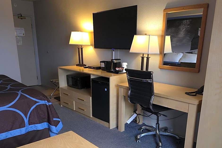 Super 8 by Wyndham Swift Current