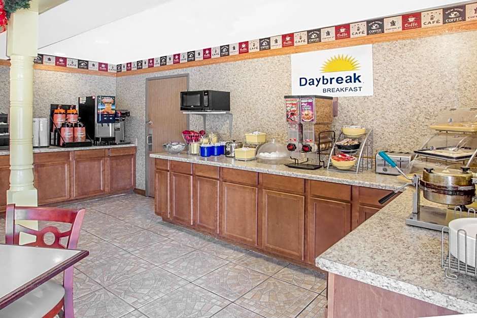 Days Inn by Wyndham Lake Village