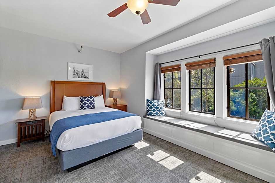 College Inn Hotel