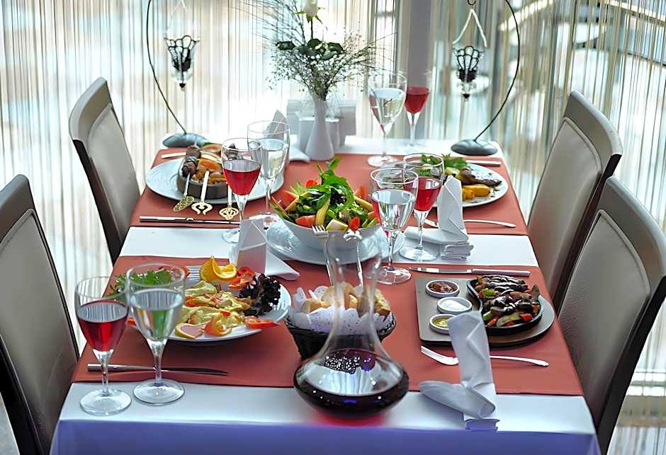 Rhiss Hotel Bostanci