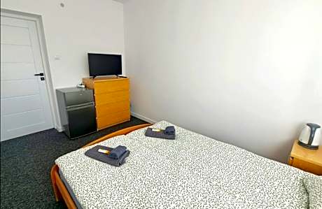 Apartment With Shared Bathroom