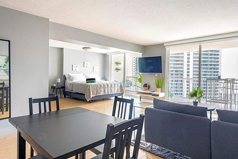 Brickell Center w/City & Bay View + FREE Parking!