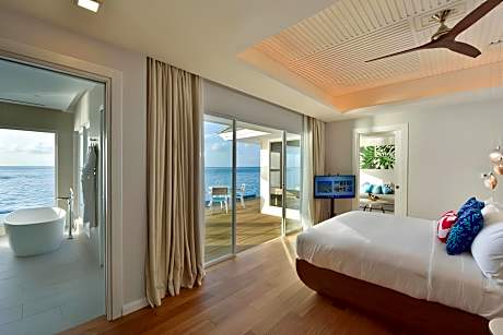 Sunset Aqua Pool Suite