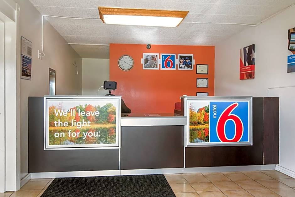 Motel 6-New Stanton, PA